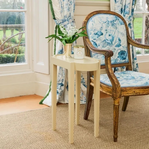 Furniture<Mrs. Alice Putty Lacquer Side Table