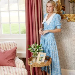 Trays | Trays<Mrs. Alice Round Scalloped Rattan Tray With Stand